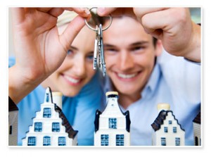 couple with their new house keys